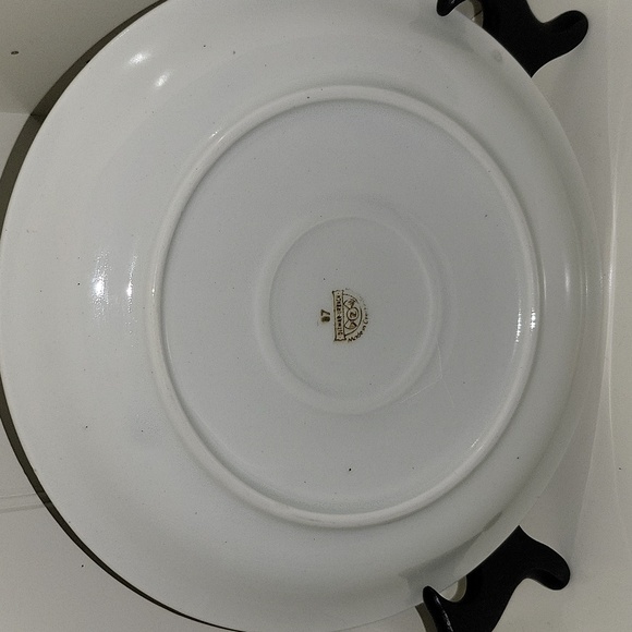 Gold trim flower plate - Picture 5 of 6